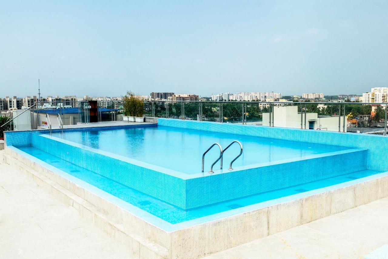 Holiday Inn Kolkata Airport By Ihg Extérieur photo Rooftop pool