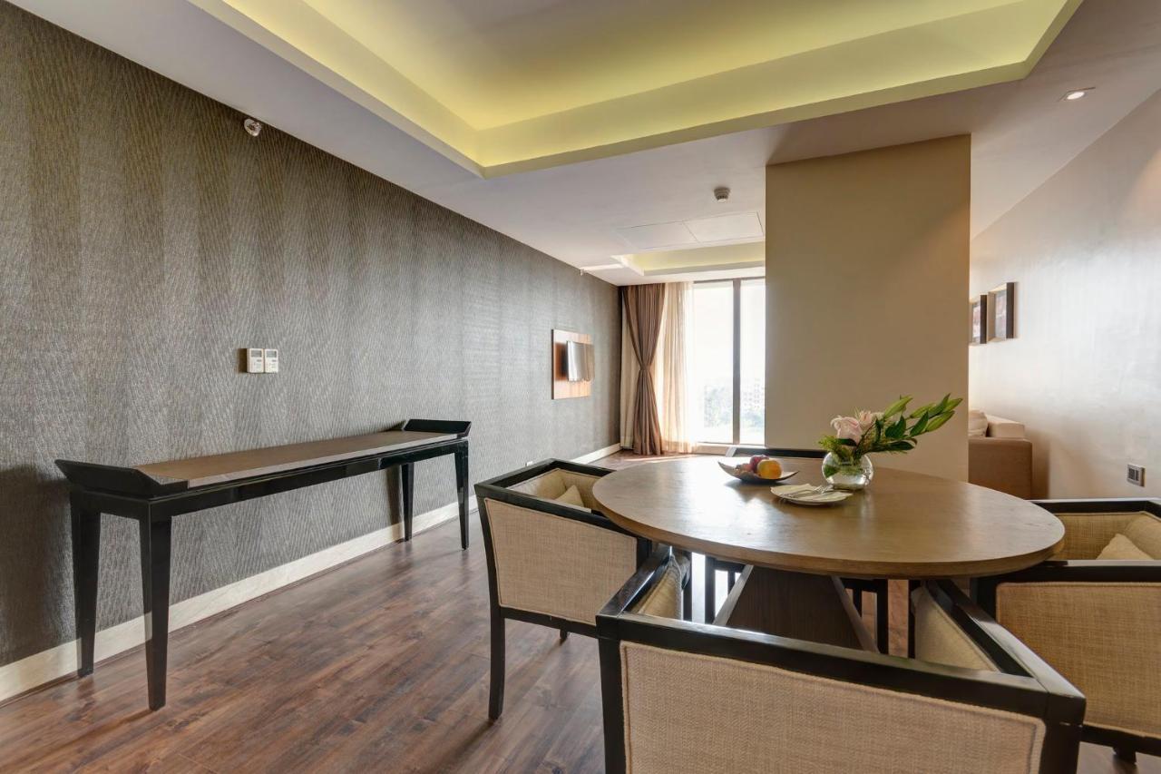 Holiday Inn Kolkata Airport By Ihg Extérieur photo A suite at the hotel
