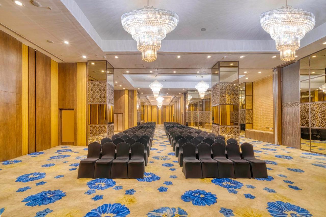 Holiday Inn Kolkata Airport By Ihg Extérieur photo The ballroom
