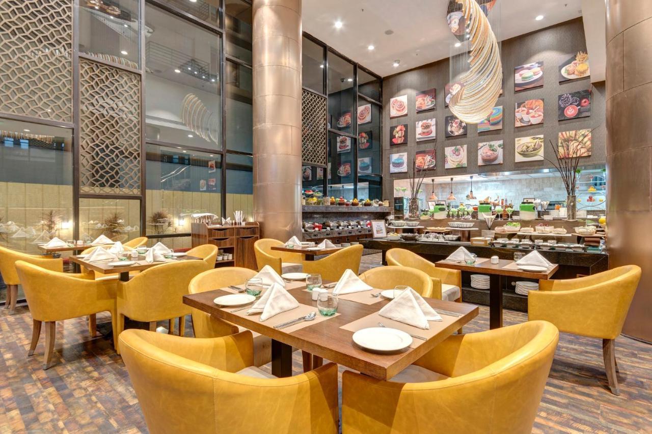Holiday Inn Kolkata Airport By Ihg Extérieur photo The restaurant