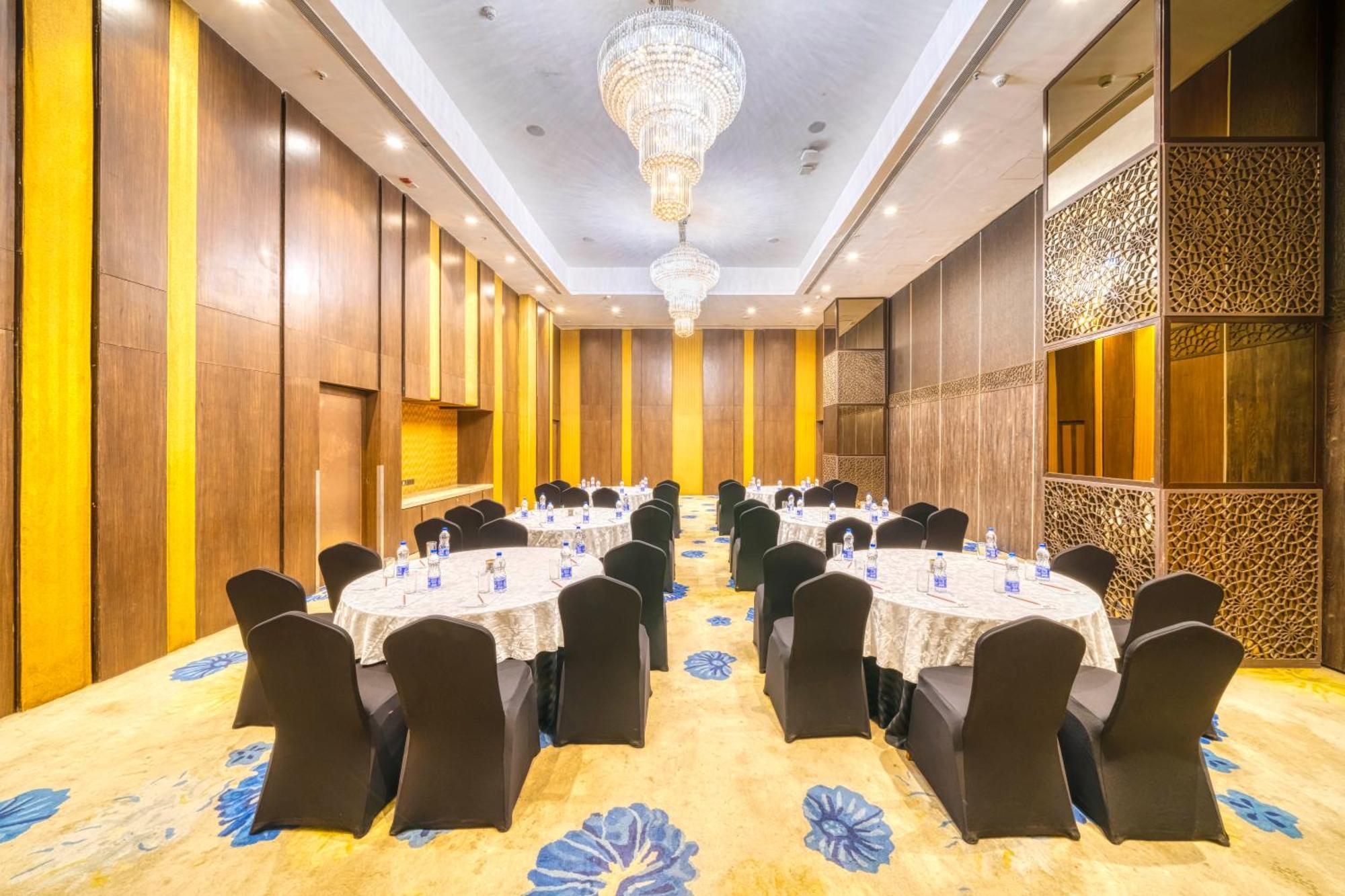 Holiday Inn Kolkata Airport By Ihg Extérieur photo The Royal Ballroom