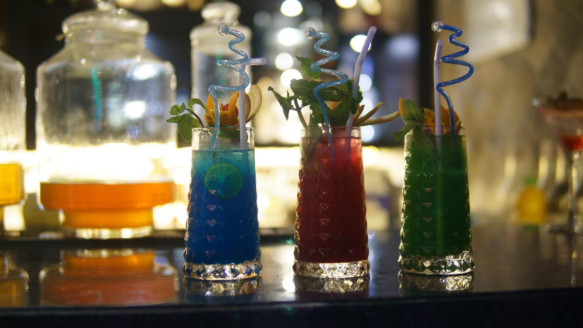 Holiday Inn Kolkata Airport By Ihg Extérieur photo Non-alcoholic drinks